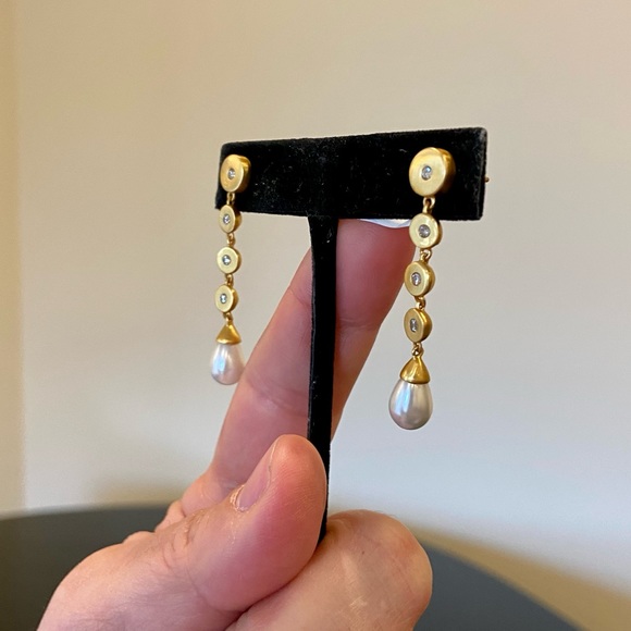 Julie Vos NWT authentic rare luxury minimalist pearl CZ drop statement earrings - Picture 9 of 17